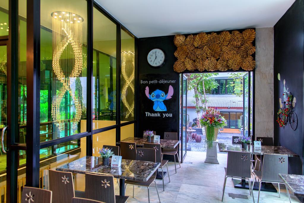 Soho Boutique Hotel Tak Exterior foto